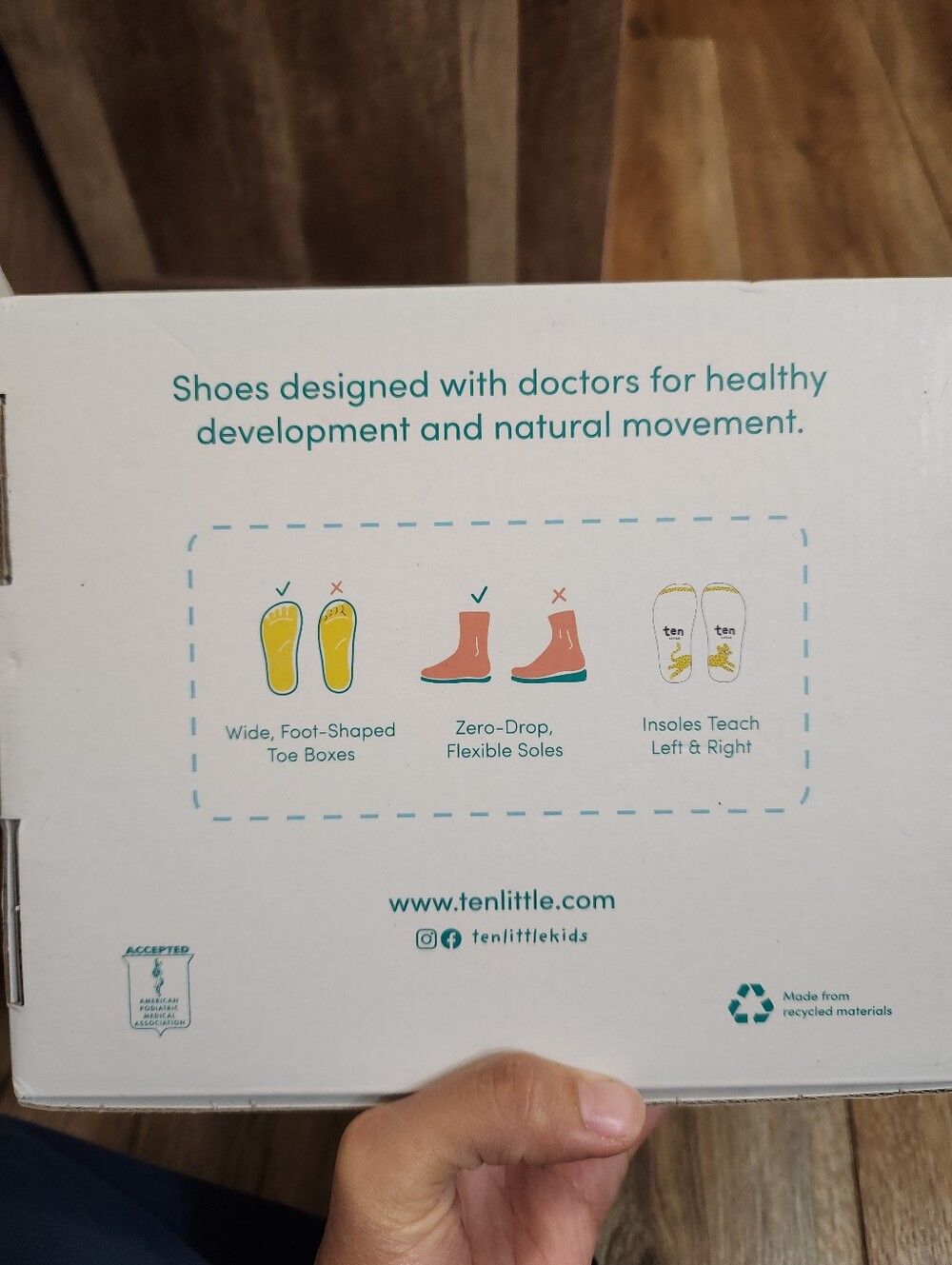 Ten Little Sneakers With Box & Stickers - Picture 12 of 13